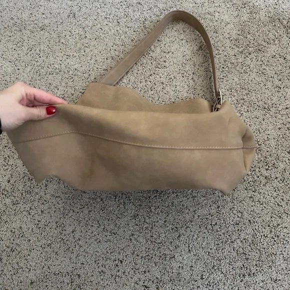 Elegant Tan Shoulder Bag - Picture 3 of 7